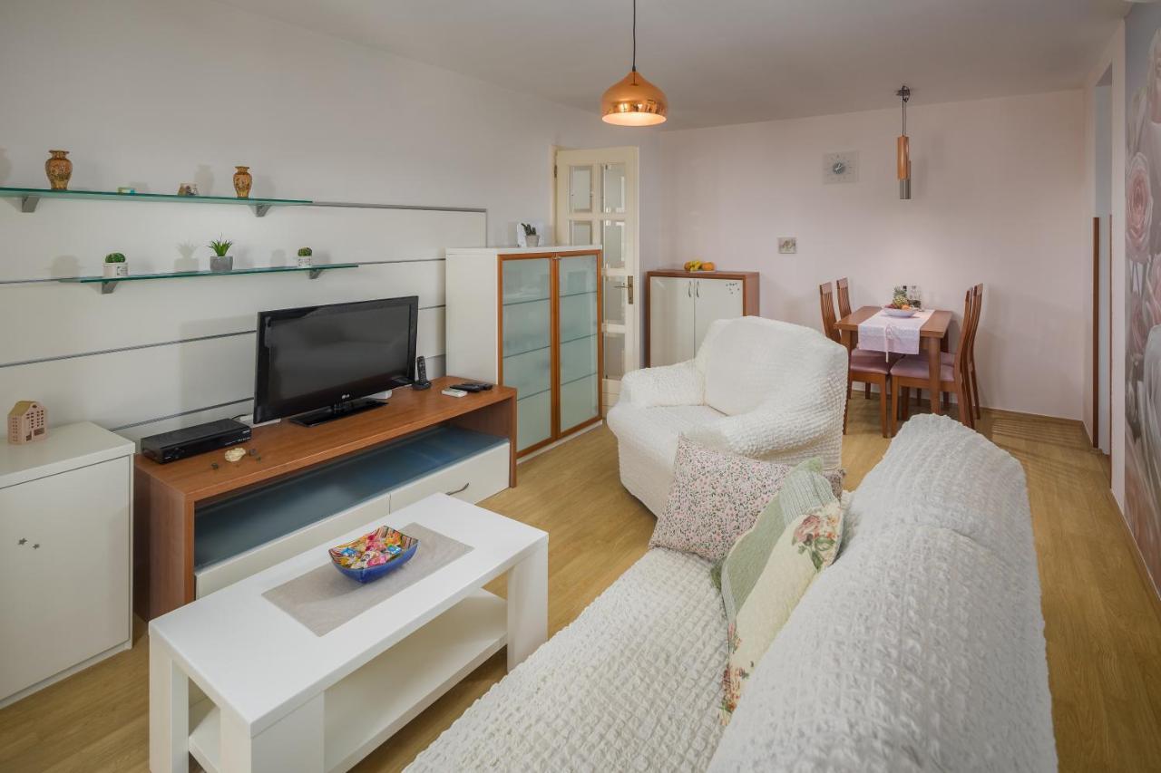 Kukci Apartment Luaran gambar